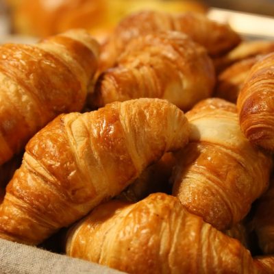 Comment choisir le meilleur fournisseur en viennoiserie surgelée pour votre boulangerie ?